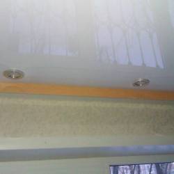 Потолочная гардина на глянцевом потолке